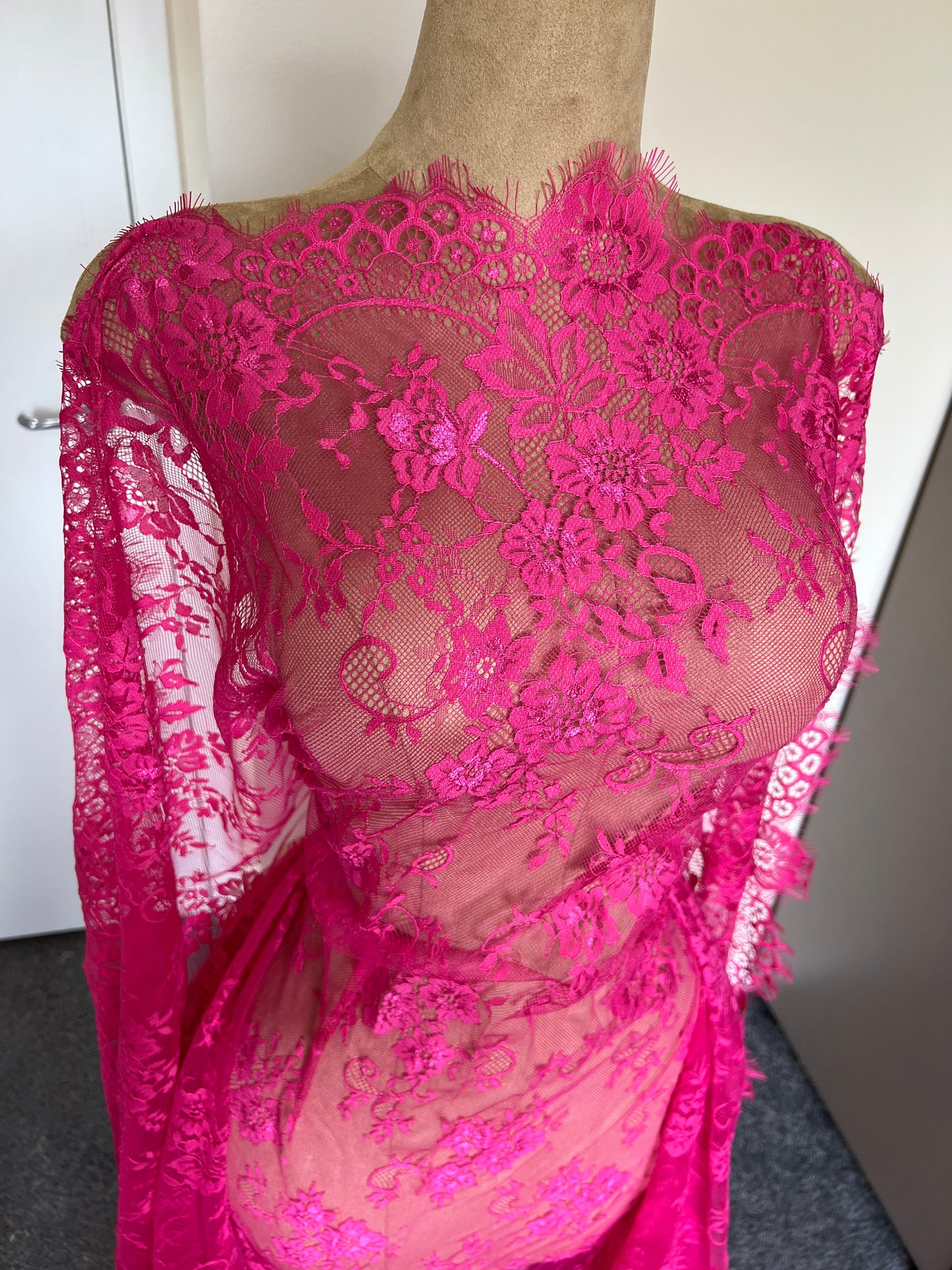 PINK CHANTILLY LACE