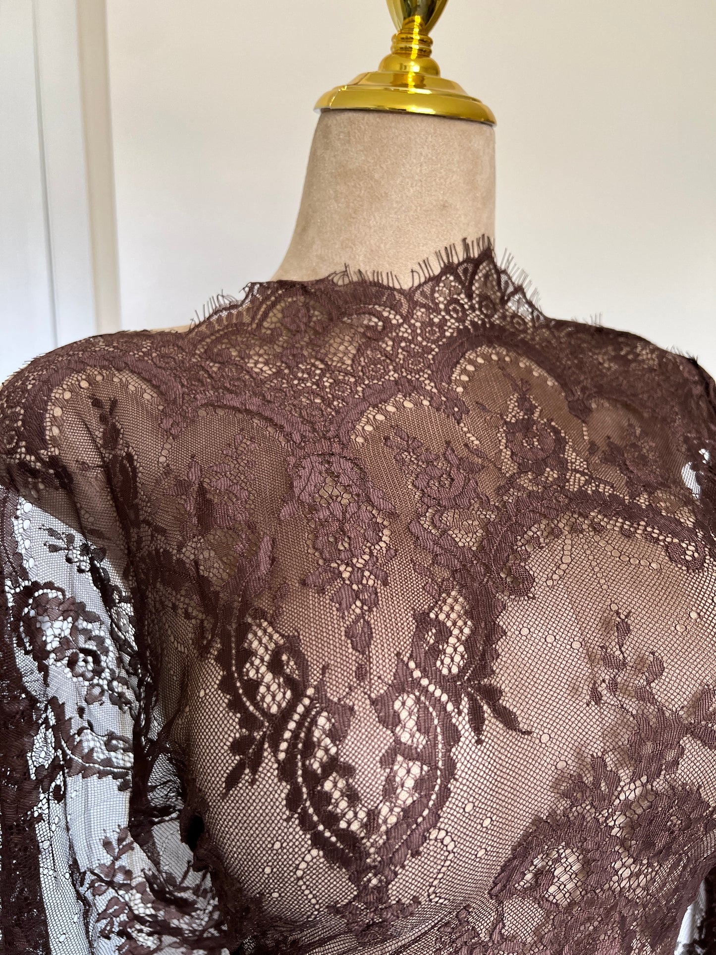 BROWN CHANTILLY LACE
