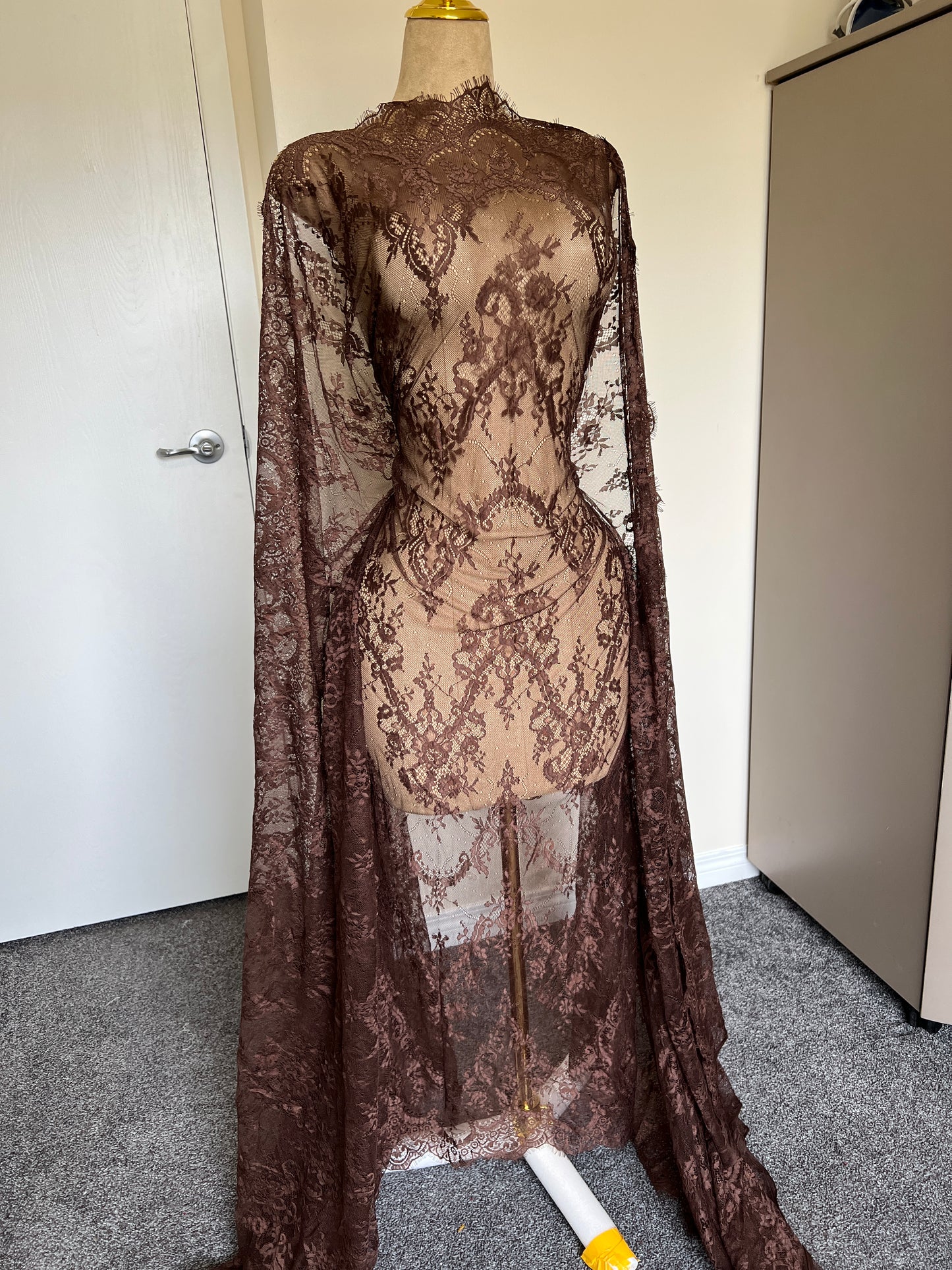 BROWN CHANTILLY LACE